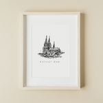 Eine schwarz-weiß Zeichnung des Kölner Doms illustriert von der Künstlerin manamolotov. Der Name des Doms ist unter die Zeichnung geschrieben. Die Zeichnung gibt es als A4 oder A3 Poster bei YourLocalArtDealer im Onlineshop zu kaufen. Verschenke gemeinsam Erinnerungn aus der Domstadt an Freunde und Familie